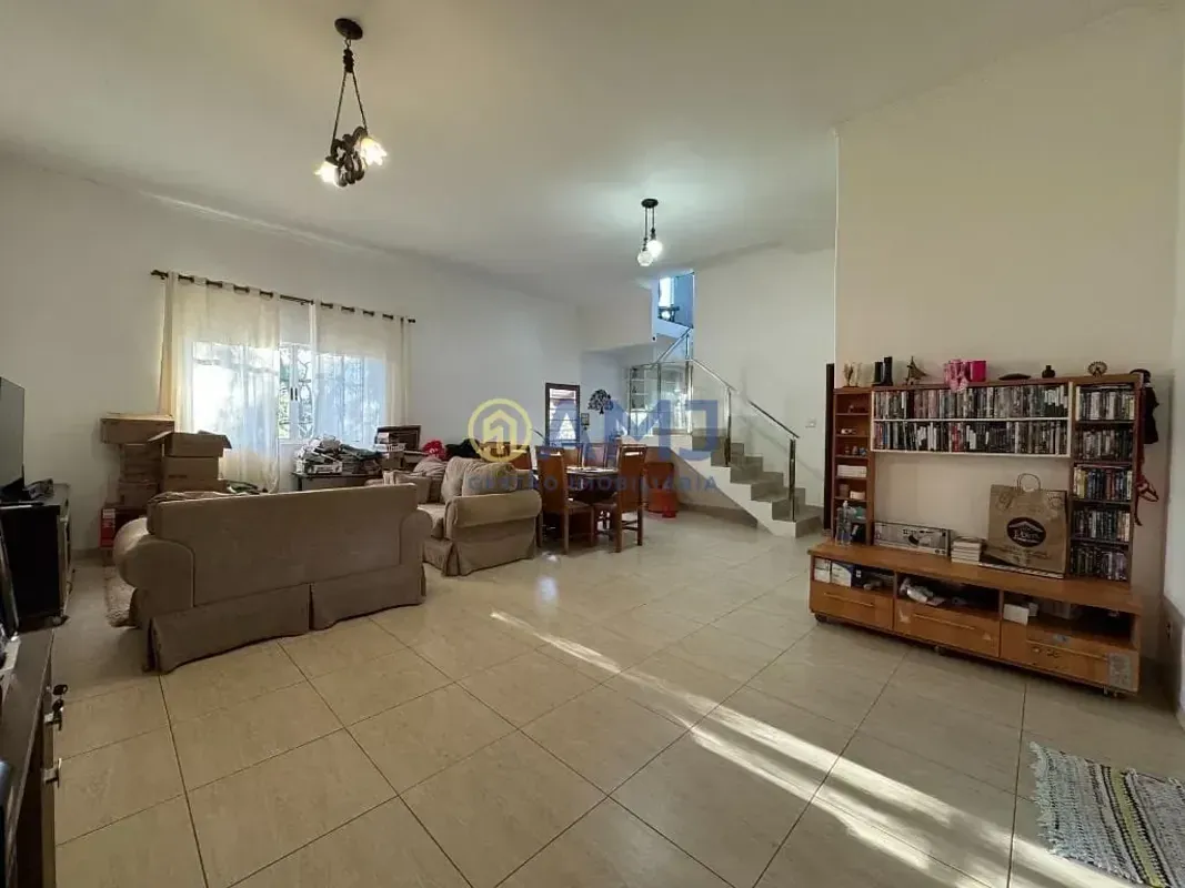CHÁCARA À VENDA COND. ALTO DA BOA VISTA SENADOR CANEDO/GOTerreno: 5.053 m² Const...