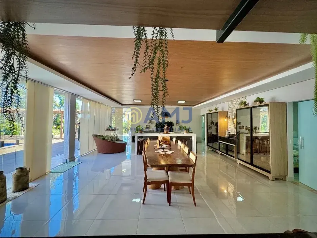 CHÁCARA DE ALTO PADRÃO EXCLUSIVIDADE E NATUREZATerreno: 5.119 m² Construção: 700...