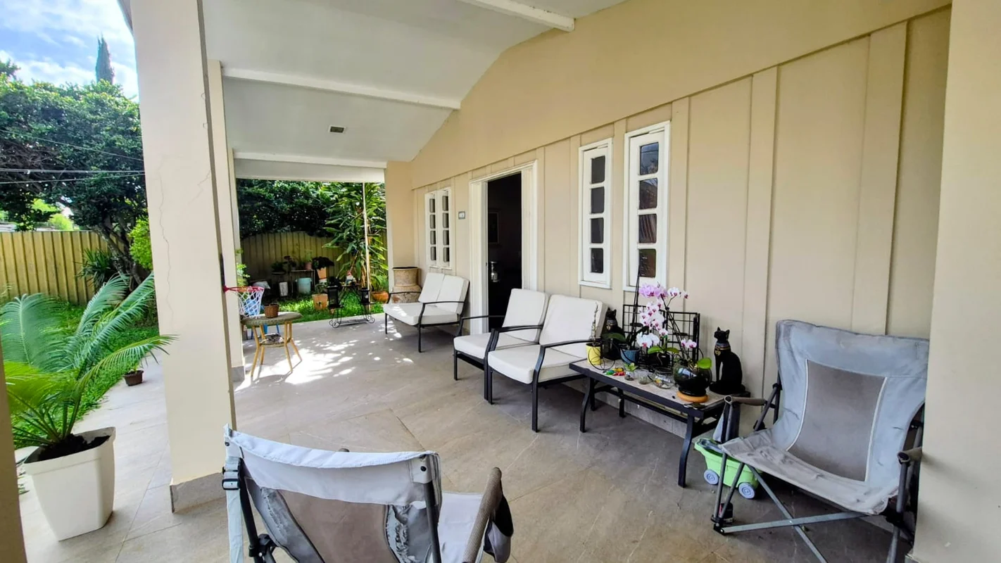 Lote com casa pré moldada - Lote com 800 m² de área útil em terreno de 1.000 m²-...