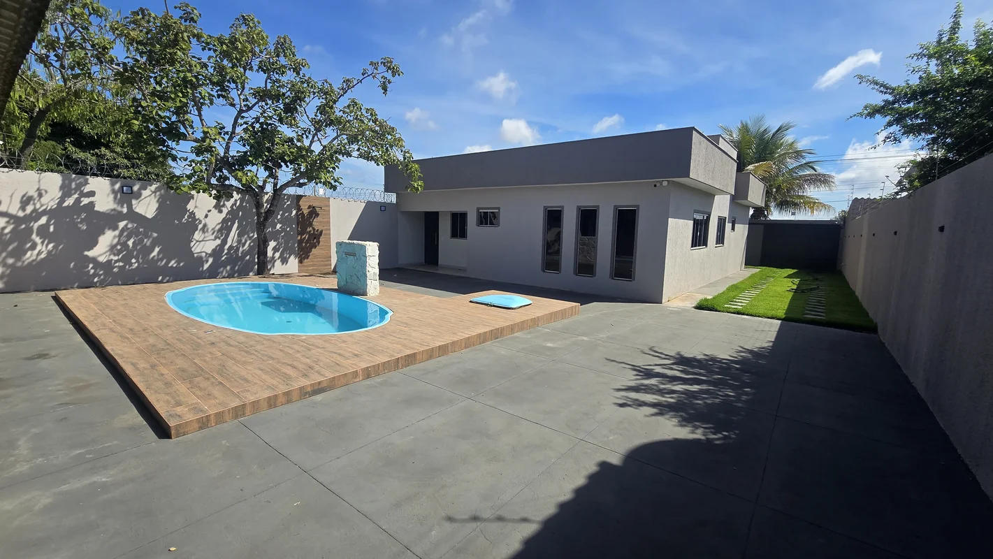 linda casa recém reformado com 4 quartos sendo 1 suíte toda monitorada, cerca el...