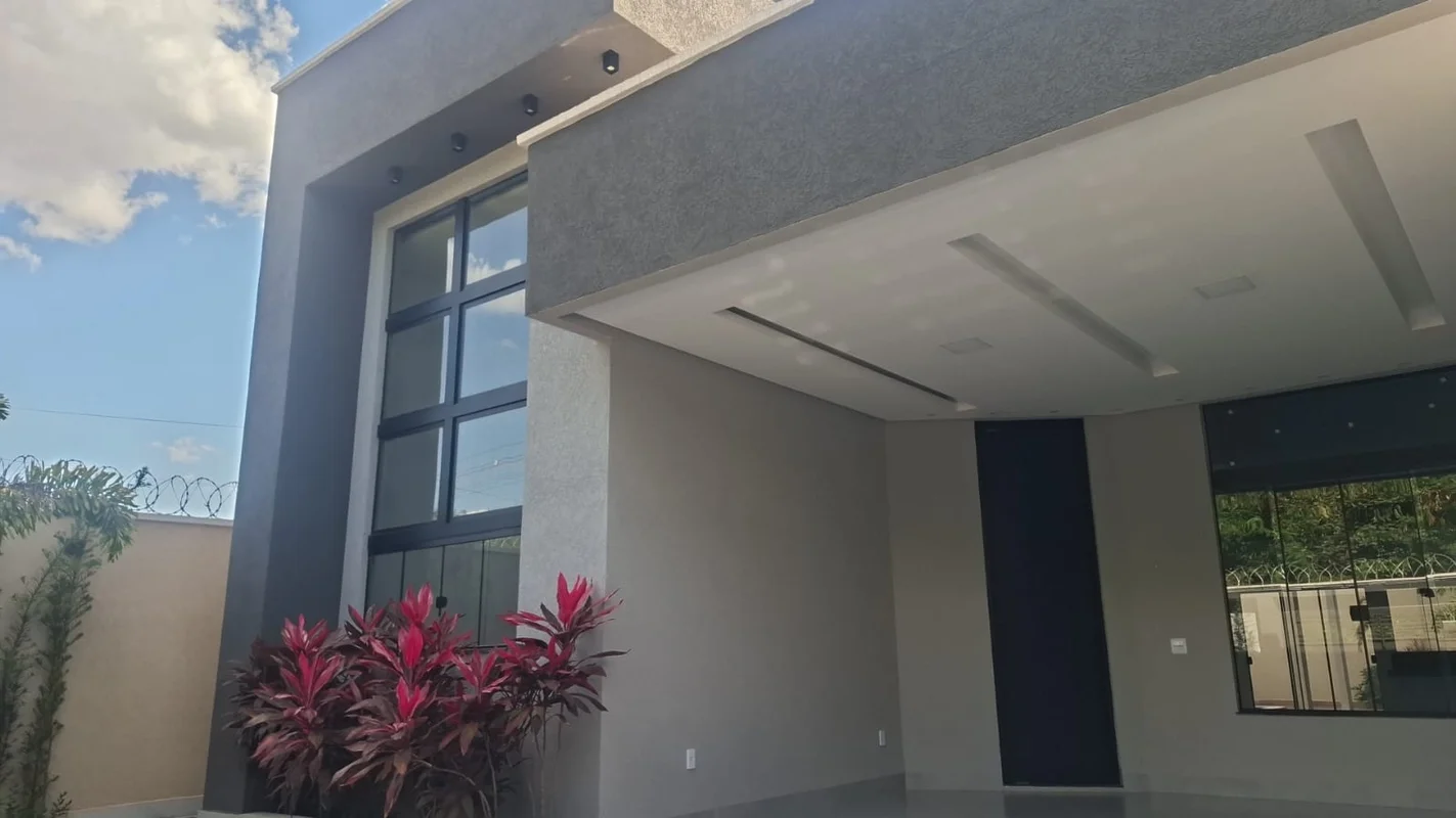 Casa à venda, situada no Setor Vereda dos Buritis, em Goiânia GO. Possui  156M² ...