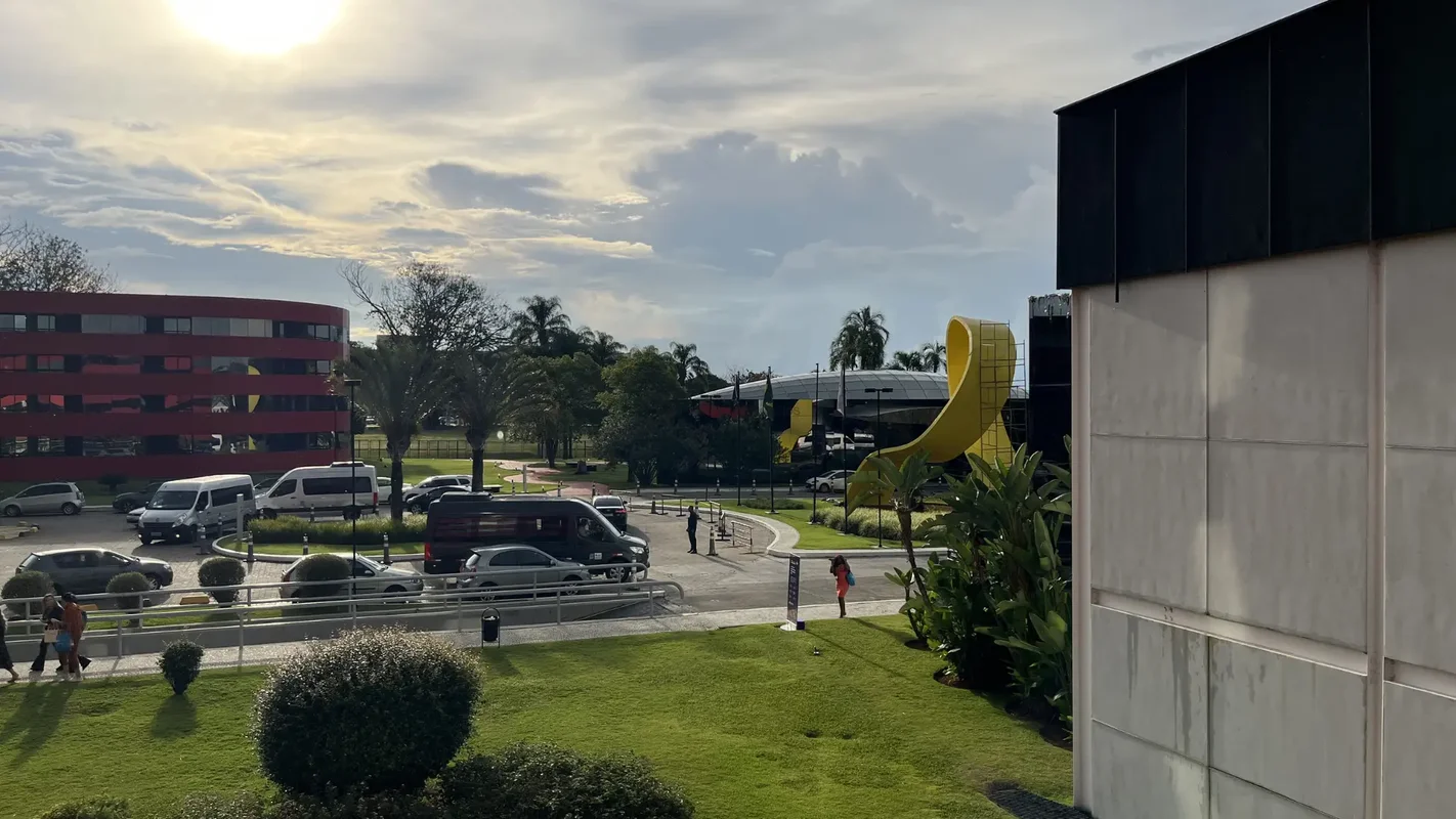 Flat disponível no Golden Tulip Brasília, inserido em um dos complexos hoteleiro...