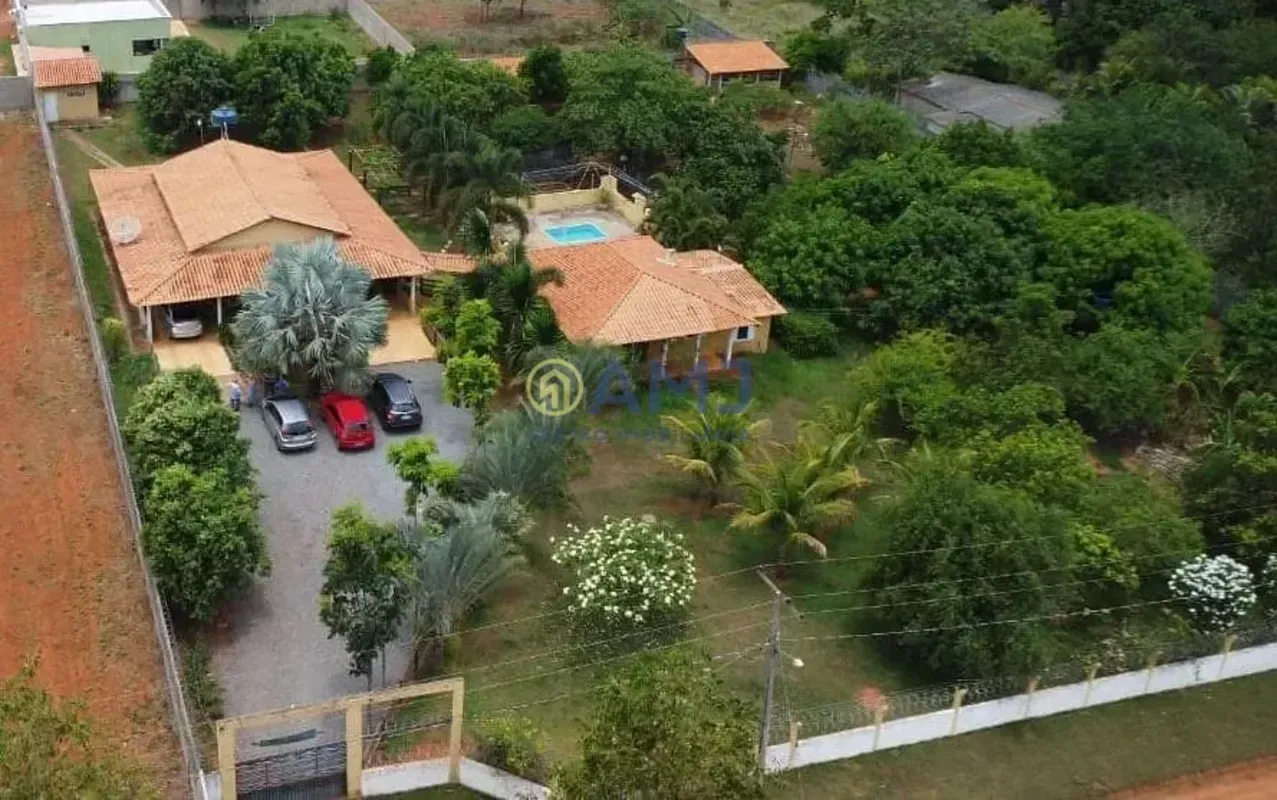 CHÁCARA À VENDA EM ARAGOIÂNIA 5.000 m² LAZER COMPLETO ÓTIMA LOCALIZAÇÃOExcelente...