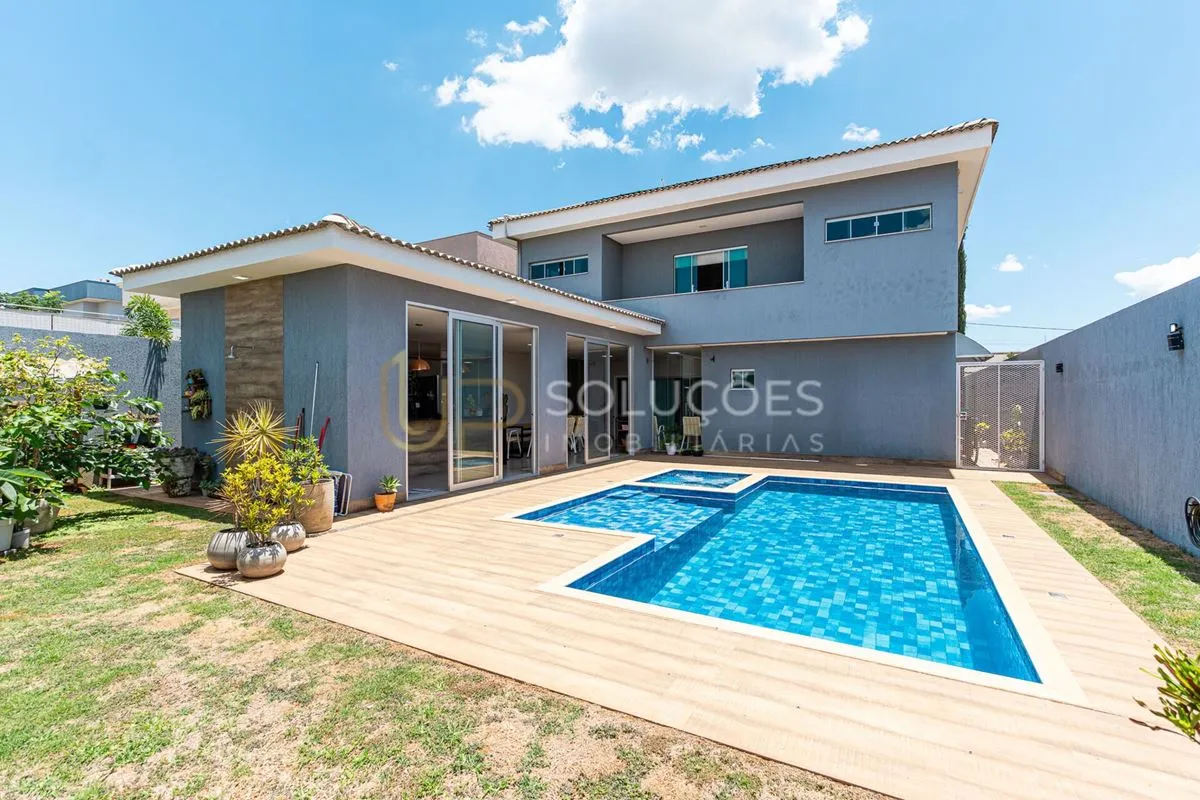 5 Quartos | 4 Vagas | Armários | Fotovoltaica | Piscina | Banheira | Terreno: 50...