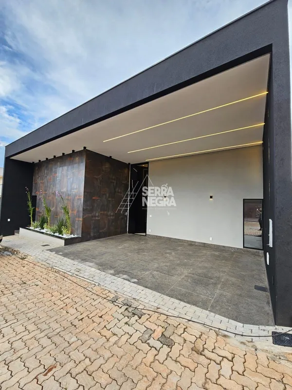 Linda casa moderna localizada em um exclusivo condomínio estilo americano, compo...