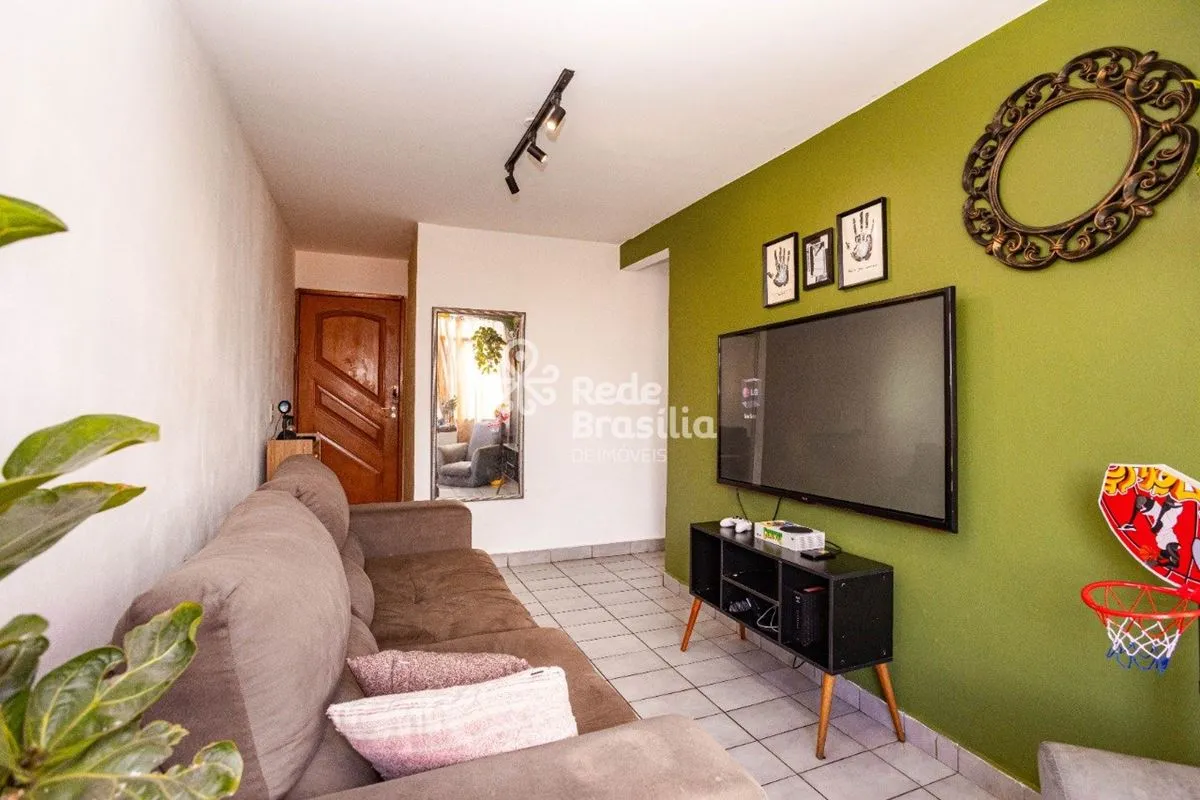 QI 14 - Apartamento com varanda - 3 quartos - 2 banheiros - nascente - aceita fi...