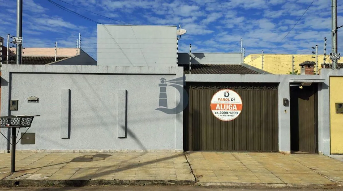 Casa com aproximadamente 120,88m² de área construída em um terreno de 200m², con...