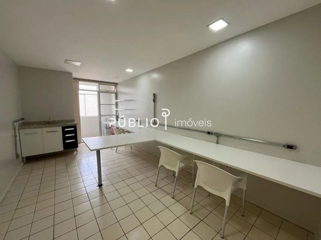 CARÊNCIA DE 60 DIAS.PÚBLIO IMÓVEIS ALUGA SALA COMERCIAL NO SIA, COMPOSTA POR:- S...