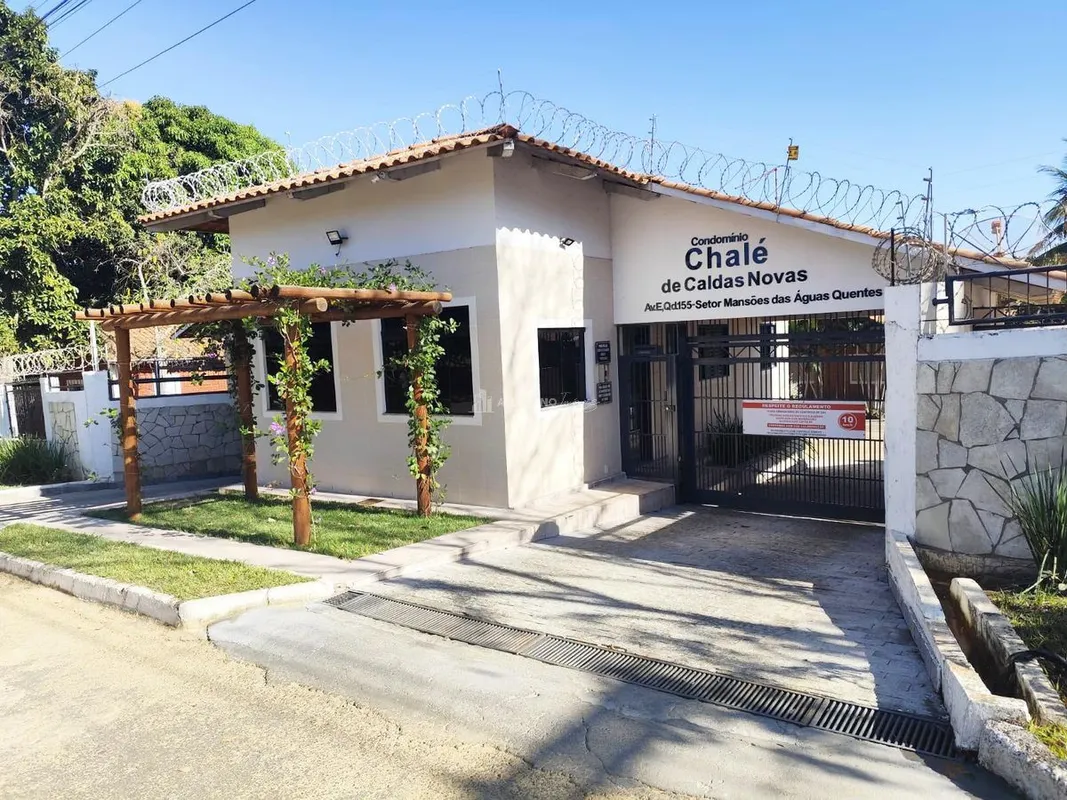 Caldas Novas | 800m² | 3 Lotes com 2 Casas + Lazer Completo com Ofurô | Condomín...