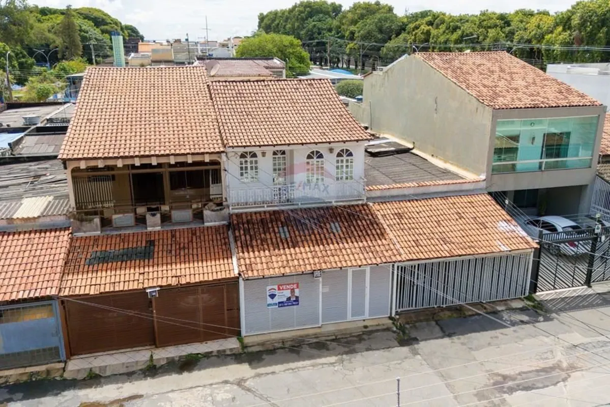 Aceita FinanciamentoA casa é composta no primeiro pavimento por:- Sala com dois ...