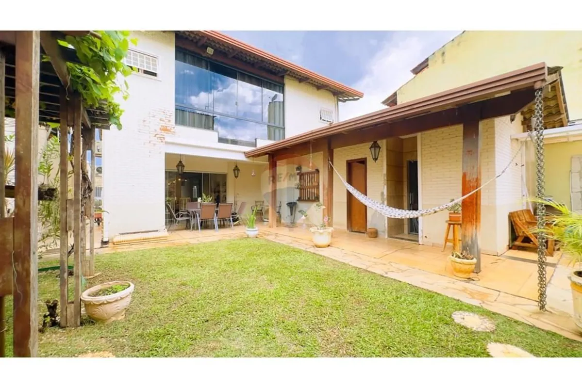 Casa em condomínio fechado com segurança, ideal para quem busca conforto e quali...