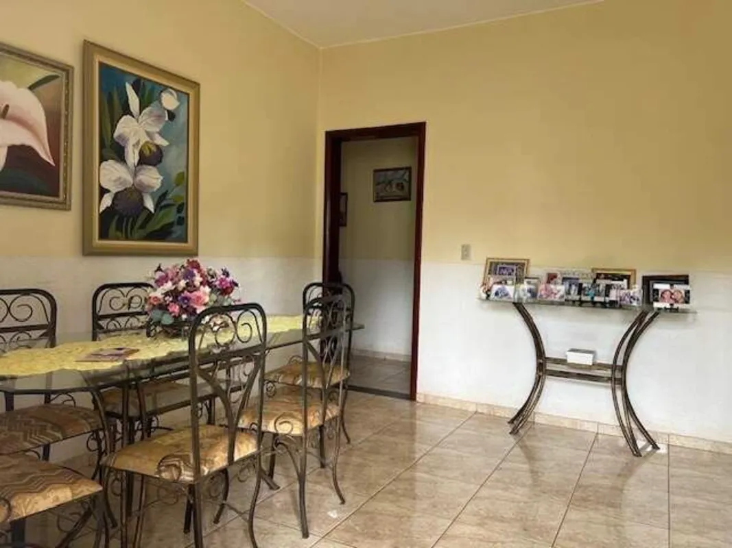 DALL'OCA IMÓVEIS VENDE: RUA 5 CONDOMINIO PORTO BELO II Charmosa residência térre...