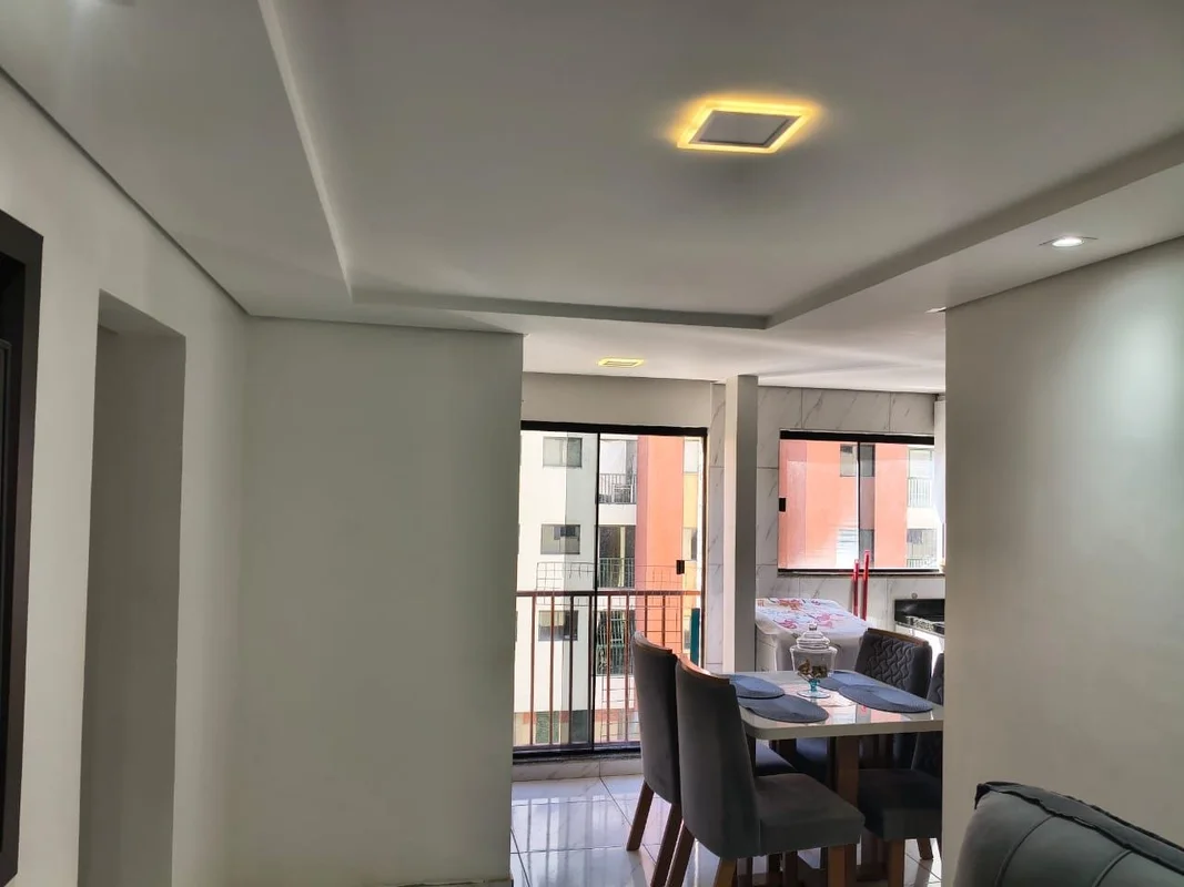 APTO SUPER REFORMADO, PISO NO PORCELANATO, TETO REBAIXADO COM LUZ DE LED, BLINDE...