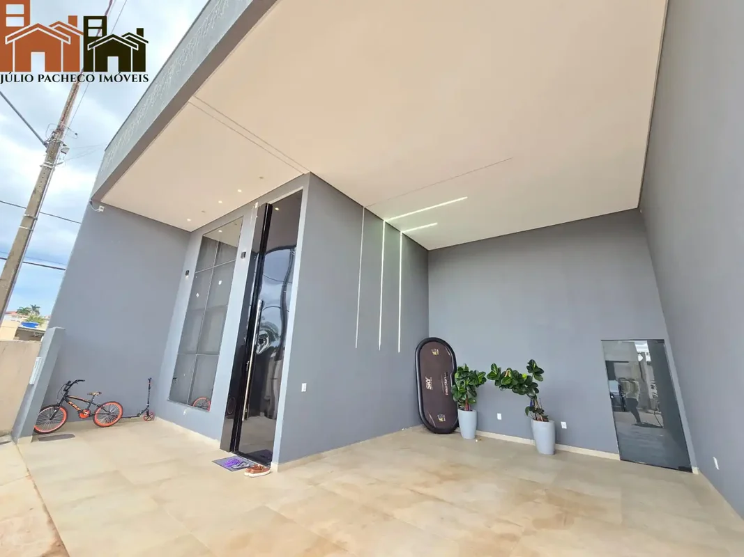 Júlio PAcheco Imóveis, apresenta esta charmosa casa em condominio fechada, no co...
