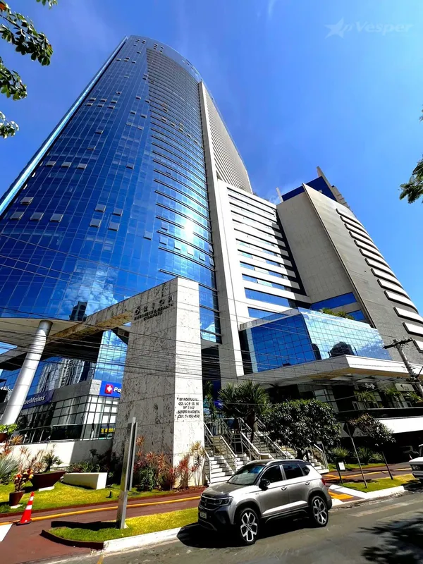 Sala comercial com 42,78m², 01 banheiro, 01 vaga de garagem rotativa. Locador es...