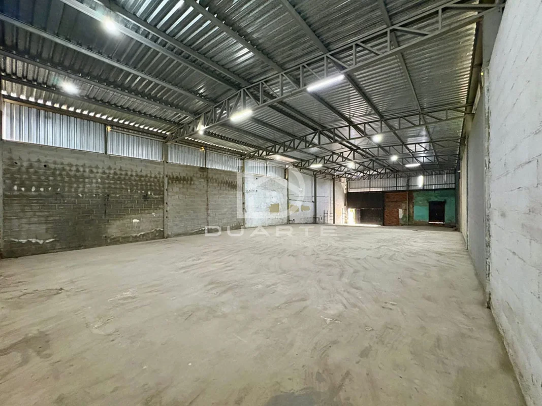 Galpão no bairro Nova Vila Jaiara, com:- Área total: 360m² (12mx30m);OBS:- Ótima...