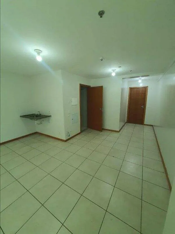 LOCAÇÃO SALA COMERCIAL 1 banheiro; 1 vaga de garagem; Alugo sala comercial com 4...