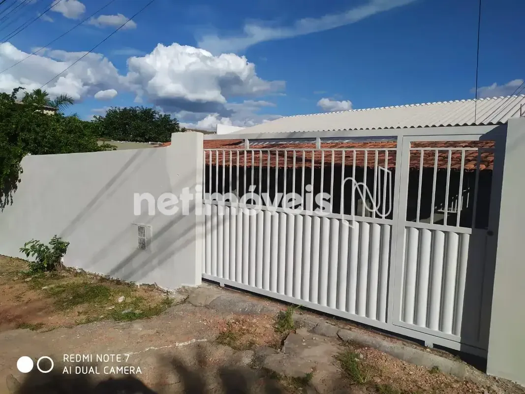 Vendo excelente casa no Setor Tradicional, recém reformada, próximo a escola, po...