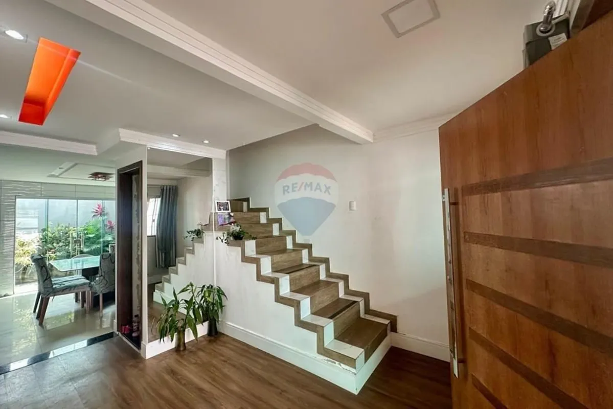 Apresentamos este maravilhoso sobrado ideal para quem busca conforto, espaço e p...