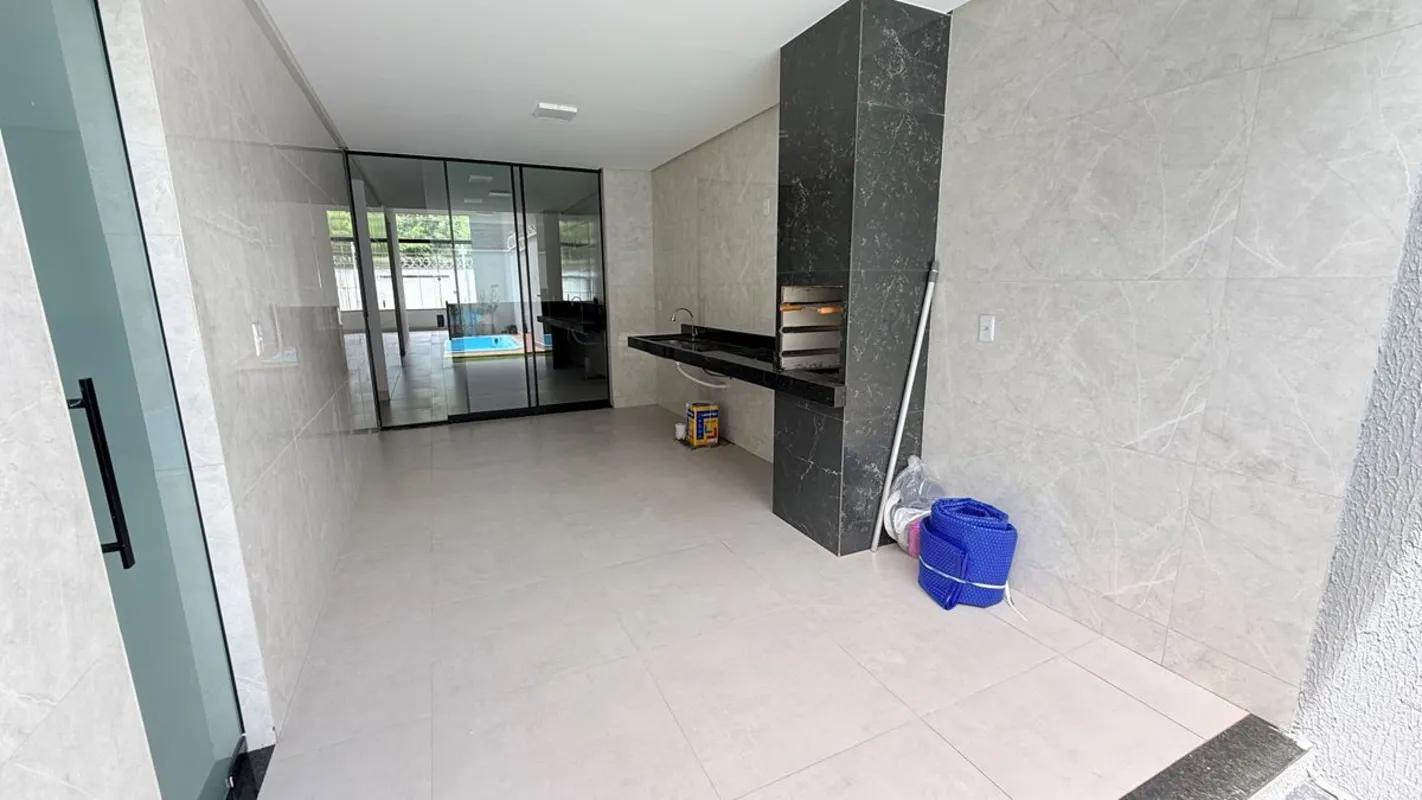 CASA À VENDA – SETOR HELVÉCIA – APARECIDA DE GOIÂNIACaracterísticas do imóvel:• ...