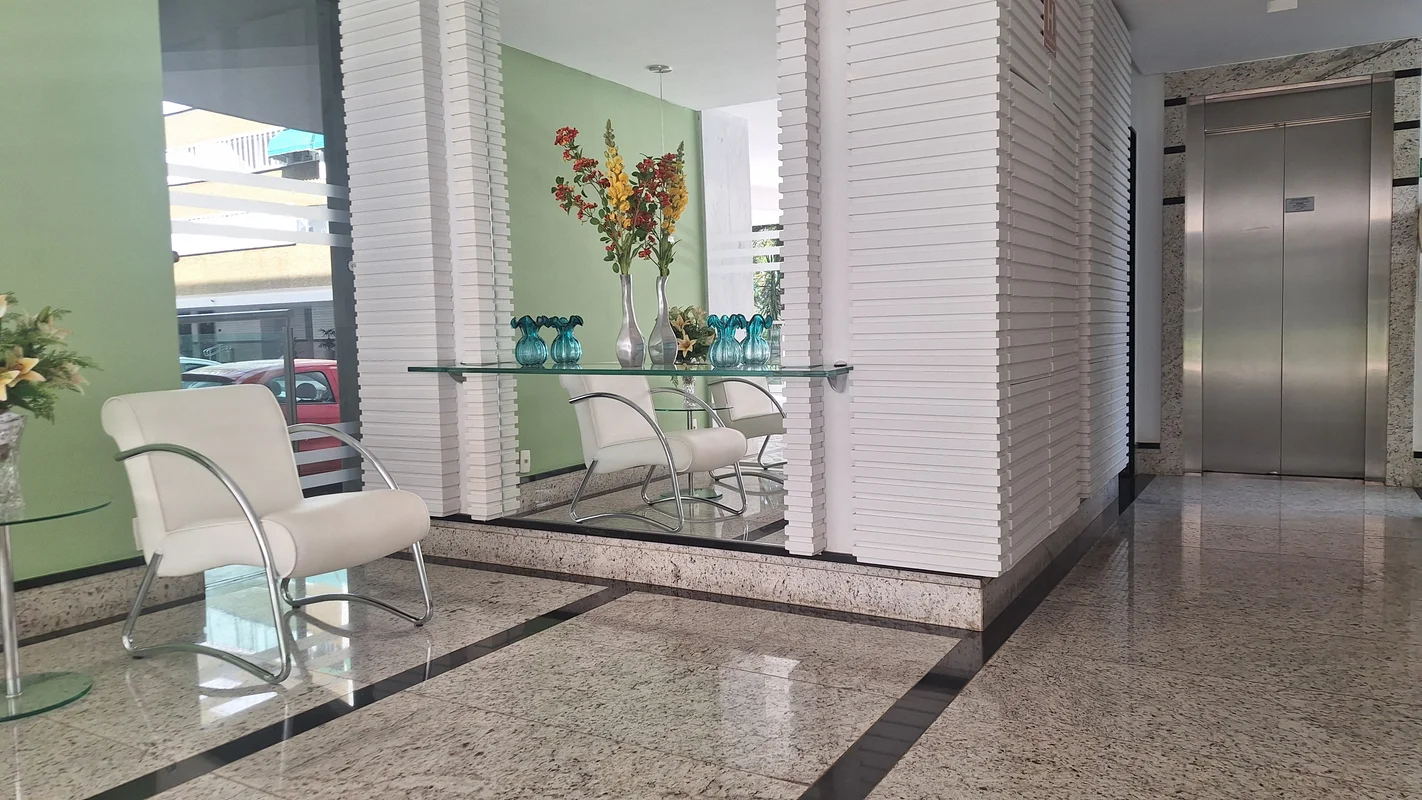 Amplo, 3 quartos com armários, lavabo, cozinha ampla com armários, DCE, garagem,...