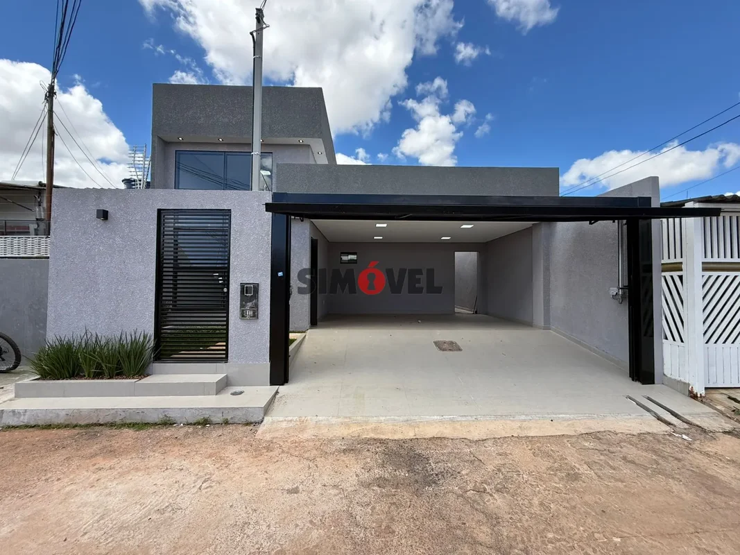 135m², casa alto padrão de 3 quartos, 2 suítes, piso em porcelanato R$ 590.000 -...