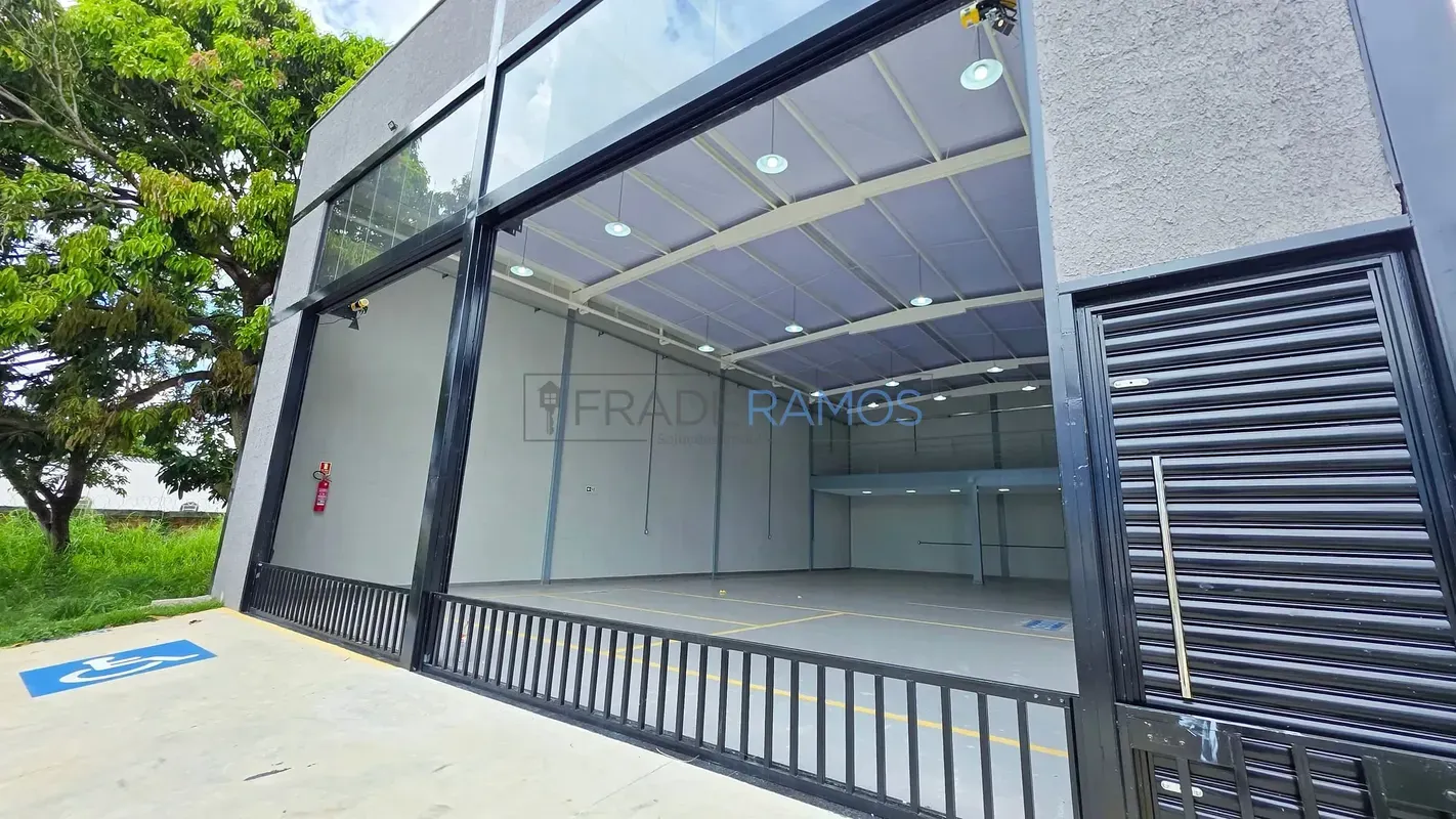 Galpão novo 280m² Pé direito 6m Esquina Próx. Prefeitura de Aparecida de Goiânia...