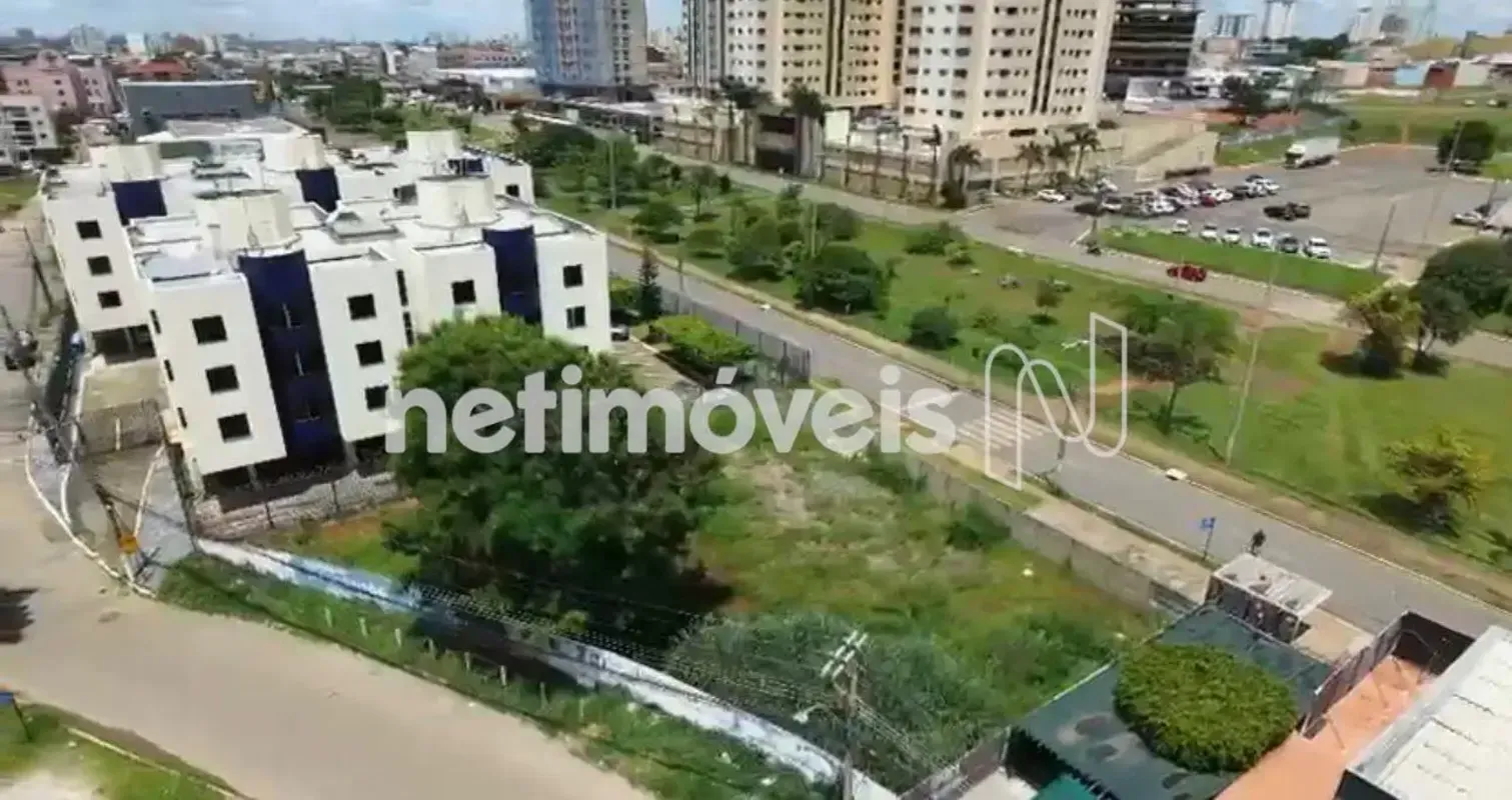 Descritivo: Lote com 657,51m² de área útil, o que confere excelente potencial co...