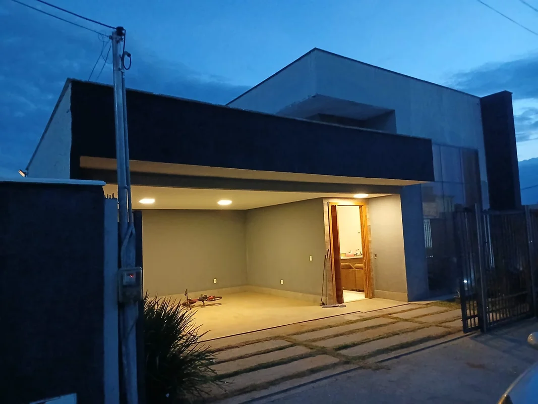 EXCELENTE CASA NOVA MODERNA, OTIMO CONDOMINIO COM MAIS DE 700 LOTES SEGURANCA 24...
