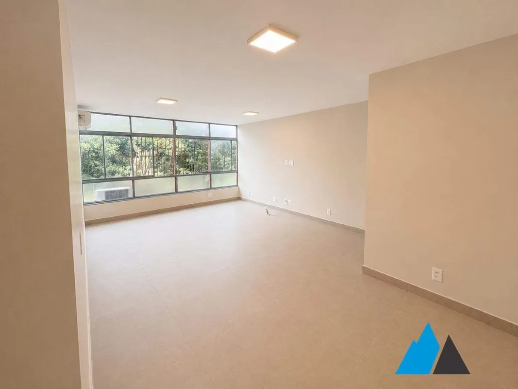 Ótimo apartamento na Asa Norte em Brasília, com área interna de 200,98 m², ofere...