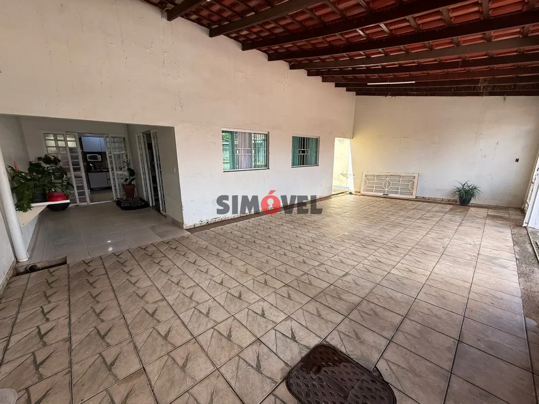 150m², 3 quartos, suíte, 4 vagas, próxima a BR0-70 - R$: 550.000 - Aceita Financ...