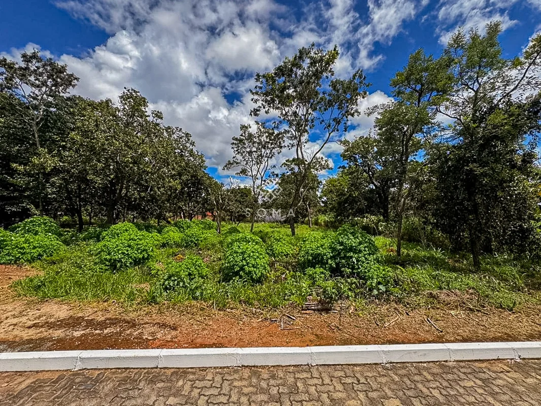 ESPECIFICAÇÕES DA CASA: - Lote de 1.411 m² - Lote Plano - Lote amplo - Rua pavim...