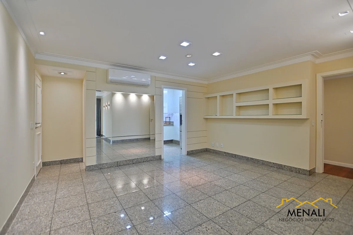 Apartamento com planta ampla e muito bem distribuída:Aproximadamente 187,60 m² d...