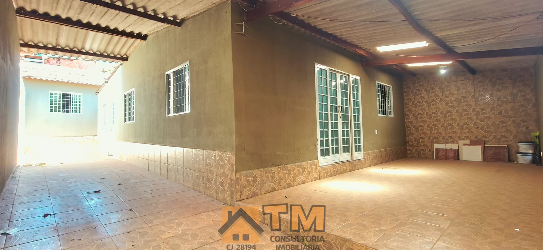 INVESTIR OU MORAR!CASA COM 3 QUARTOS, MAIS UMA KIT, BEM LOCALIZADA, NO BAIRRO MO...