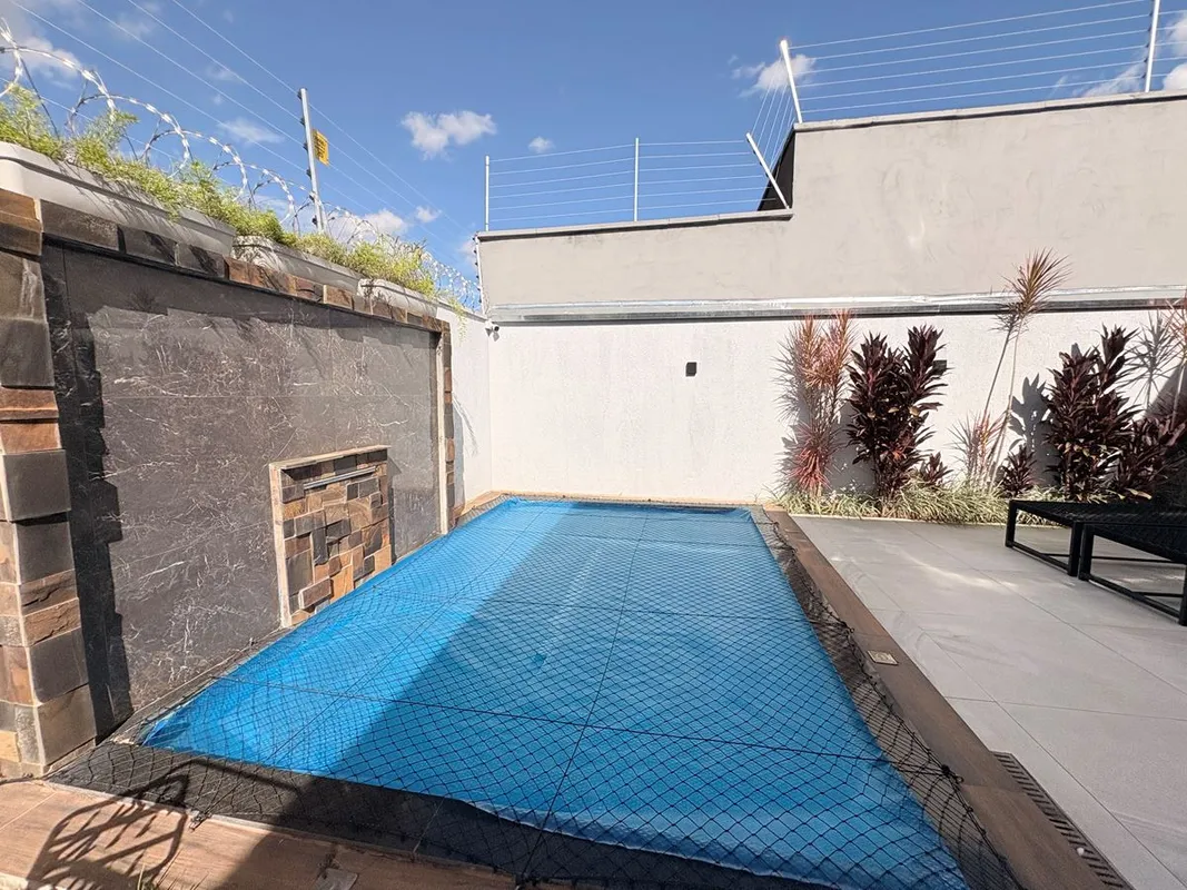 Casa linda extremamente espaçosa no Setor Faiçalville a poucos metros do Buriti ...
