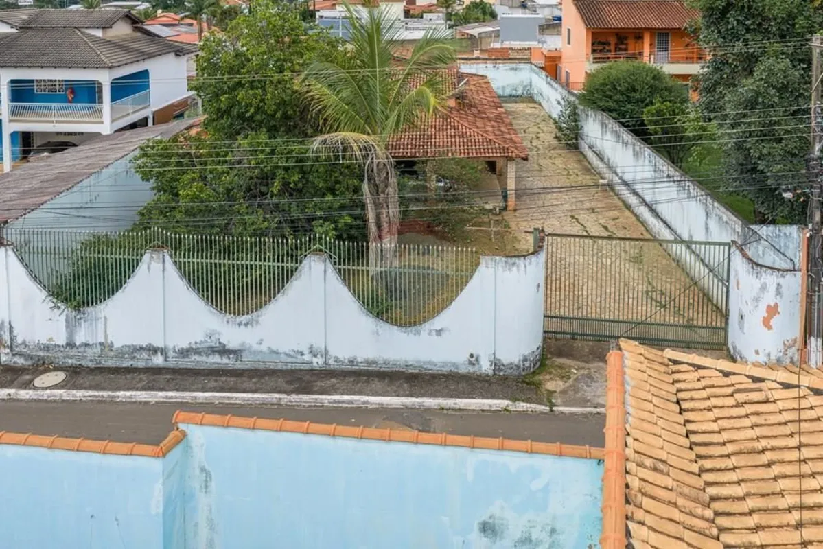 Refúgio Clássico com Sabor de Infância em Vicente Pires!Características:- Área C...