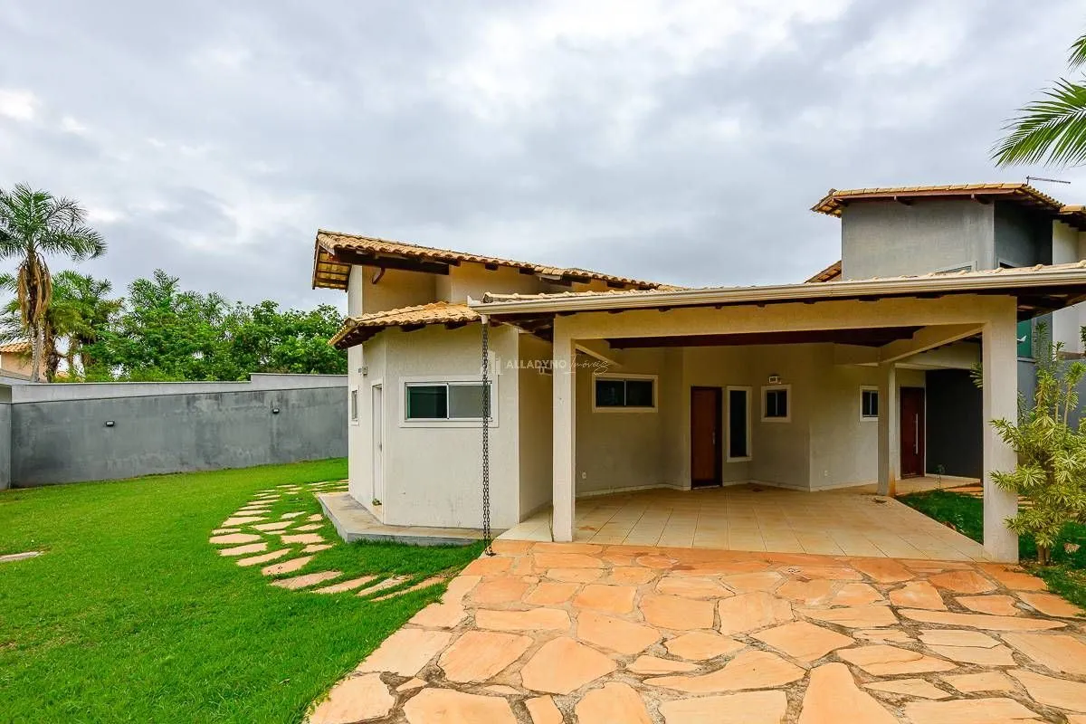 Casa Alto da Serra – conforto, elegância e espaço no Jardim Botânico! Localizada...