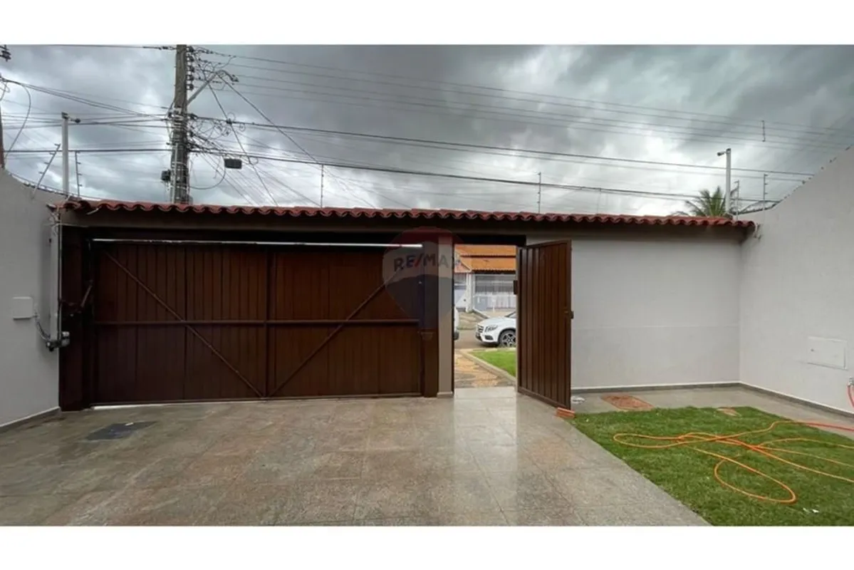 CASA IMPONENTE NA QND IDEAL PARA RESIDENCIAL OU COMERCIALPode ser comercialExcel...