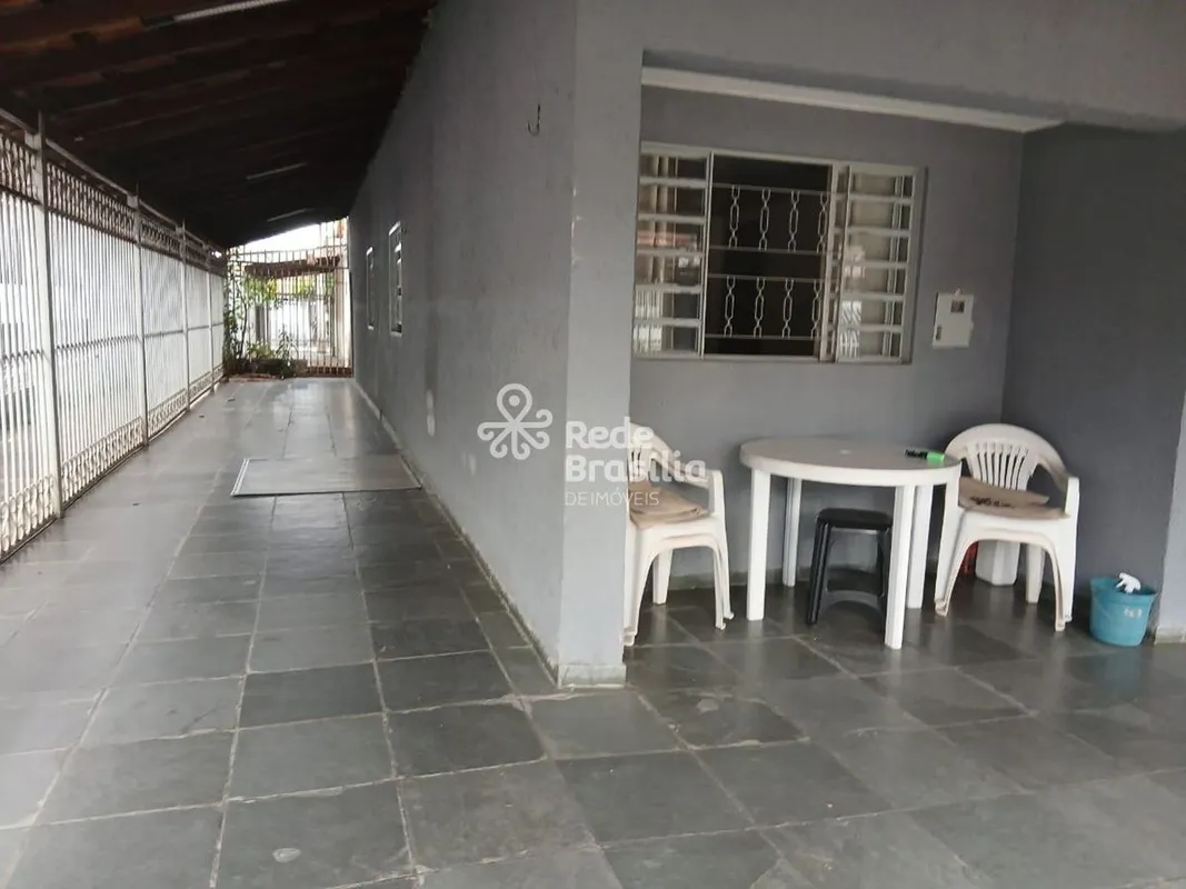 CASA Á VENDA AMPLA E BEM LOCALIZADA - GUARÁ I, QI 03Se você procura espaço para ...
