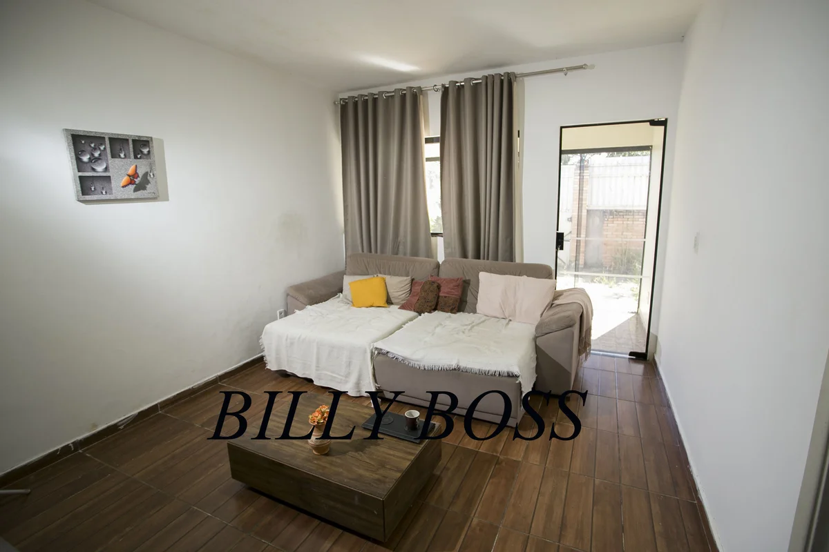 Vendo casa na qd 12Localização privilegiada, quadra do Hospital, colada no Setor...