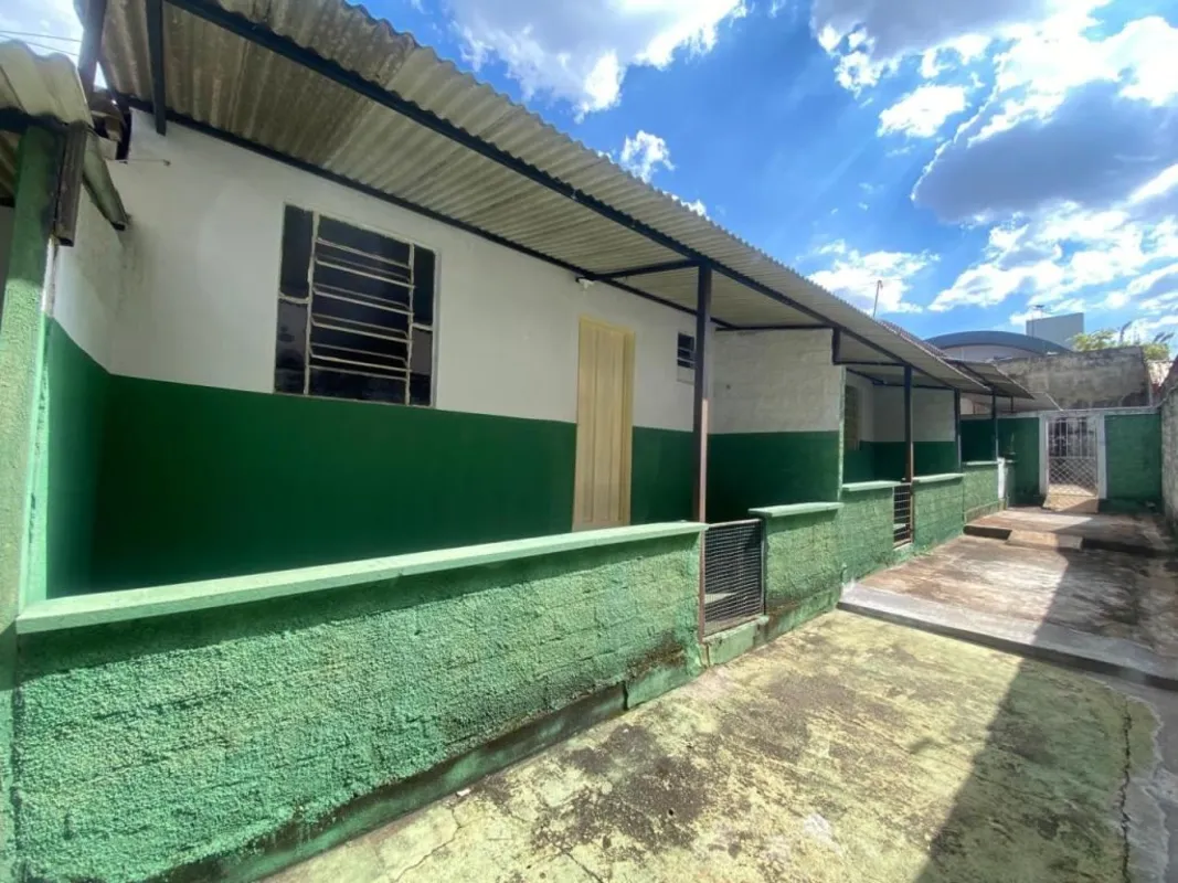 Quitinete residencial localizada na Rua 112, Setor Sul, composta por 1 quarto, s...