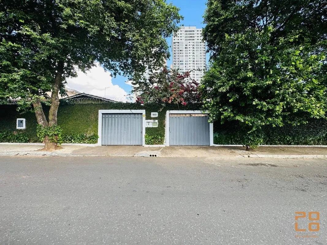 Casa para alugar no Jardim América, em Goiânia, com 359m². Possui 3 quartos, sen...