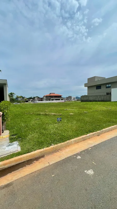 Excelente lote à venda no Condomínio Jardins França. Terreno amplo com 410,13m2....