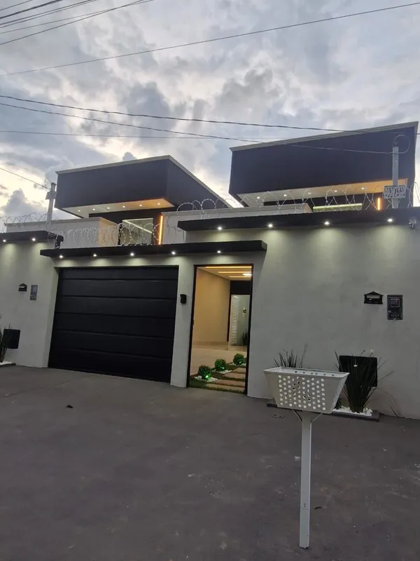 233m² de terreno | 137m² de área construída3 quartos, sendo 2 suítes (1 american...