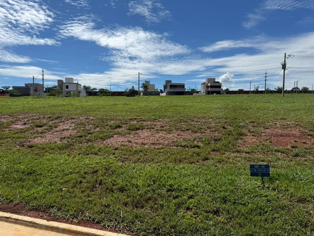 Lote na melhor região em Senador Canedo medindo 250 m2 em ótima localização no C...