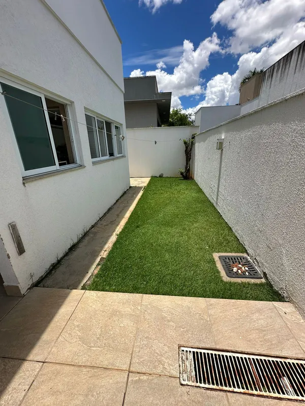 Casa térrea com excelente distribuição de espaços, ambientes amplos, bem ilumina...