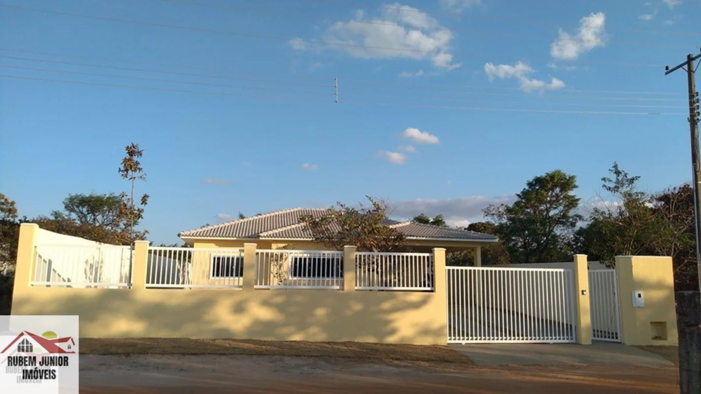 Rubem Júnior Imóveis vende casa no Condomínio São Francisco II - Tororó - Jardim...
