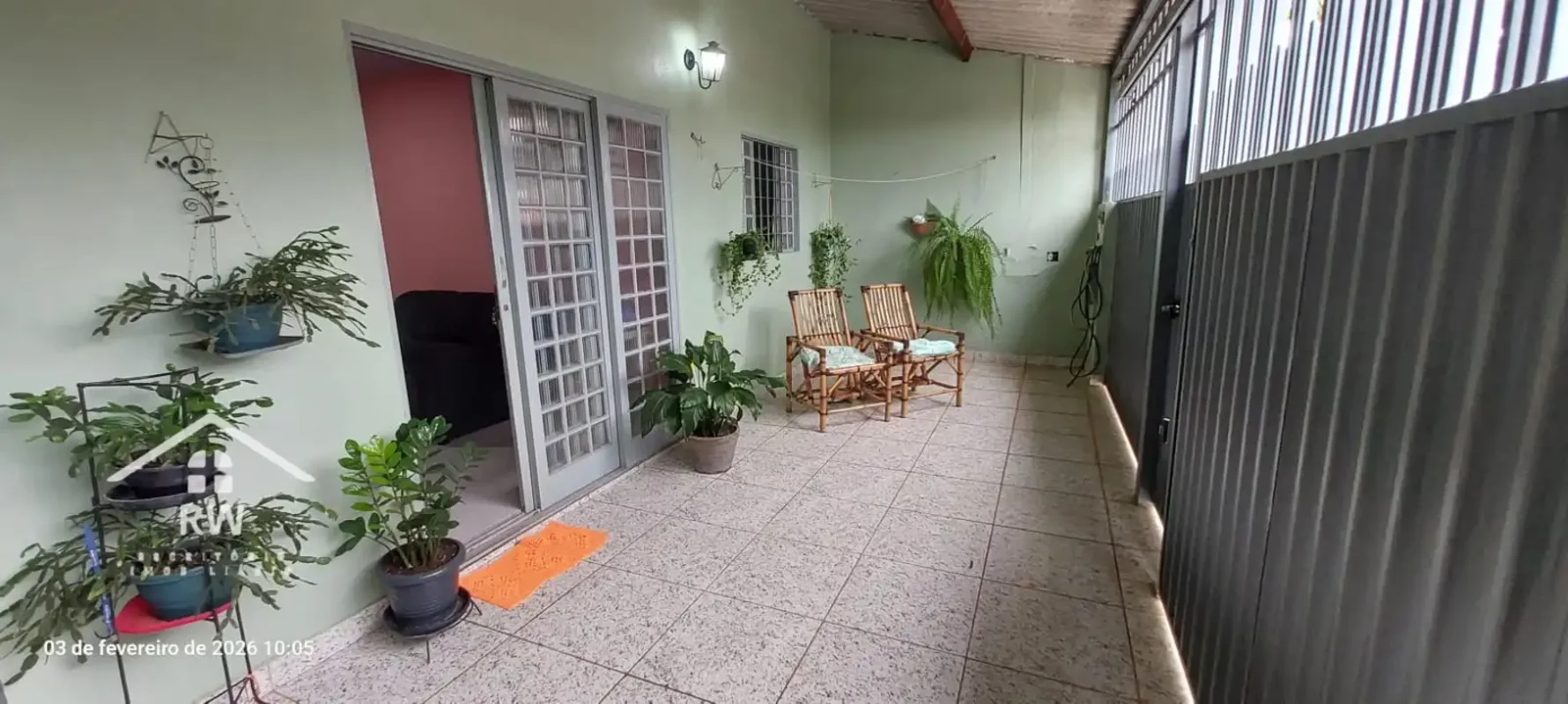Imagine morar em uma casa incrível na excelente localização do QR 431 Conjunto 1...