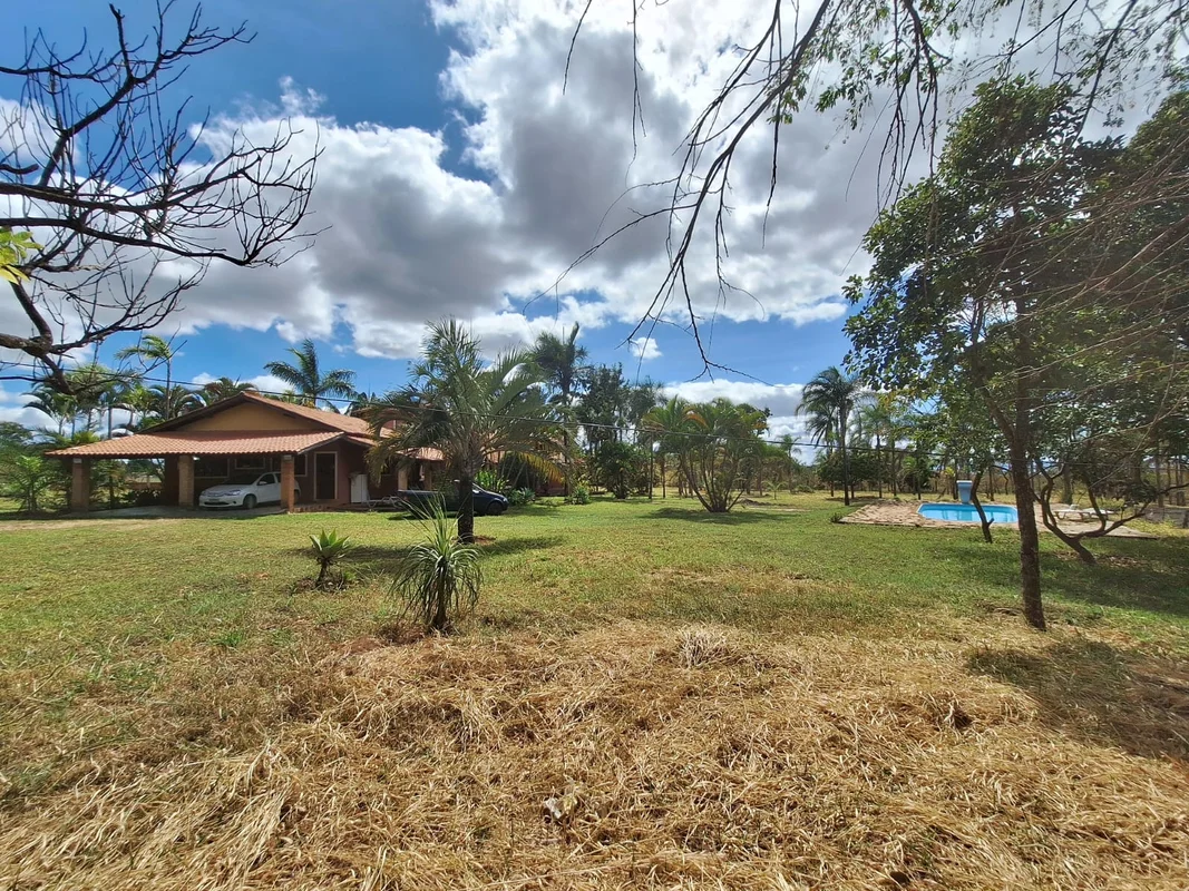 Imagine viver em uma charmosa chácara situada na Rua 1, no Núcleo Rural Lago Oes...