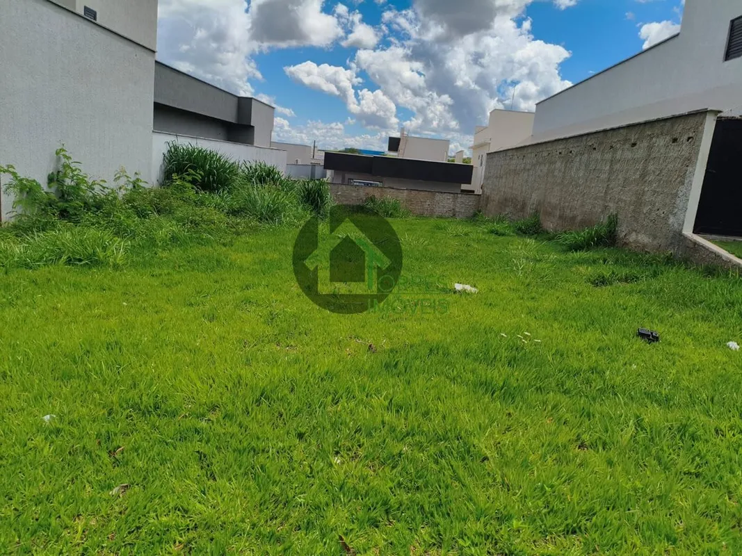 LOTE - JARDIM VENEZA- 360 m² de área total - Na GO-403- R$ 215.000,00 Chave do a...